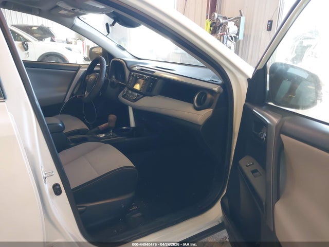 44940476 :رقم المزاد ، JTMRFREV1JJ728825 vin ، 2018 Toyota Rav4 Xle مزاد بيع