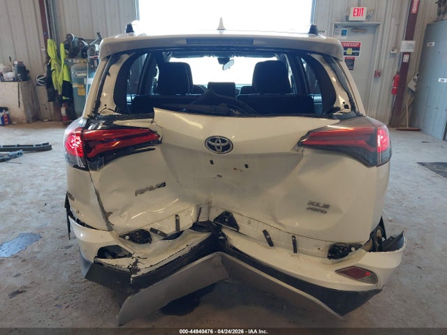44940476 :رقم المزاد ، JTMRFREV1JJ728825 vin ، 2018 Toyota Rav4 Xle مزاد بيع