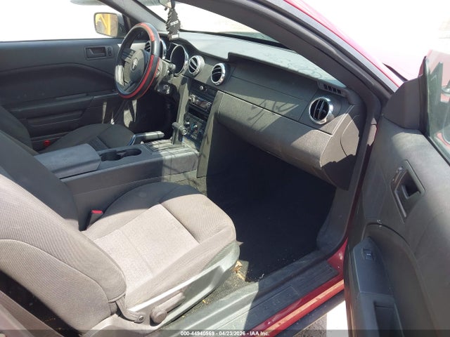 Продажа на аукционе авто 2005 Ford Mustang V6 Deluxe/v6 Premium, vin: 1ZVFT80N055117063, номер лота: 44940569