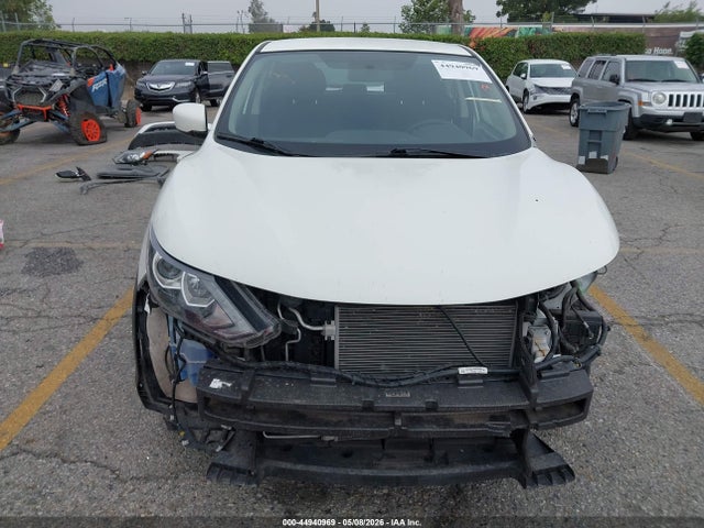 JN1BJ1CR5HW133693 Nissan Rogue Sport S