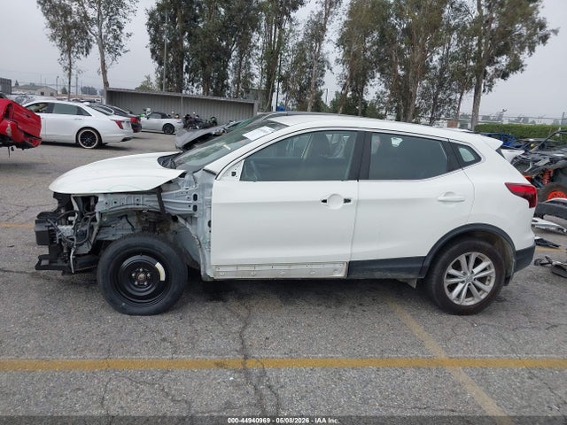 JN1BJ1CR5HW133693 Nissan Rogue Sport S
