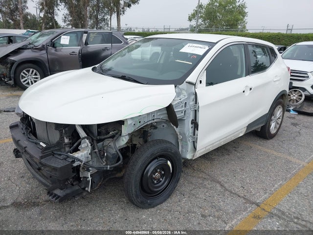 JN1BJ1CR5HW133693 Nissan Rogue Sport S