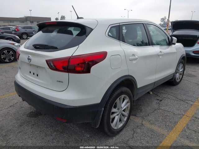 JN1BJ1CR5HW133693 Nissan Rogue Sport S