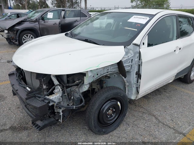 JN1BJ1CR5HW133693 Nissan Rogue Sport S