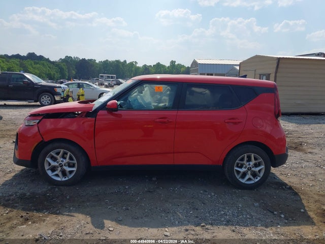 2022 Kia Soul S მანქანა იყიდება აუქციონზე, vin: KNDJ23AUXN7154263, აუქციონის ნომერი: 44940996