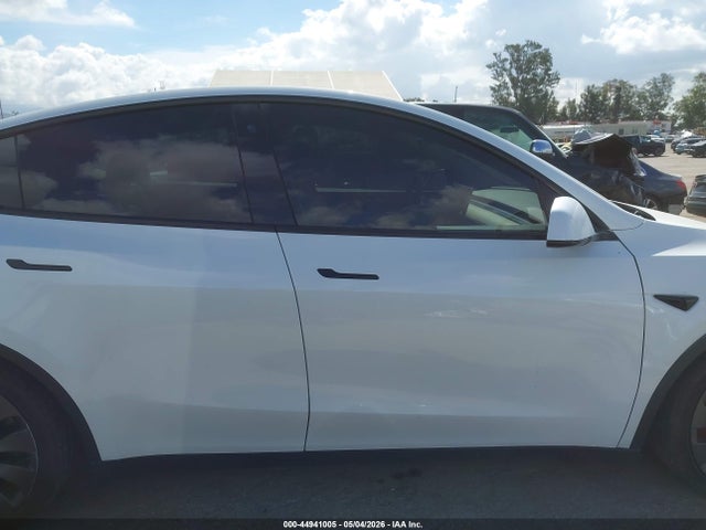 2022 Tesla Model Y Performance Dual Motor All-wheel Drive მანქანა იყიდება აუქციონზე, vin: 7SAYGDEF4NF523875, აუქციონის ნომერი: 44941005