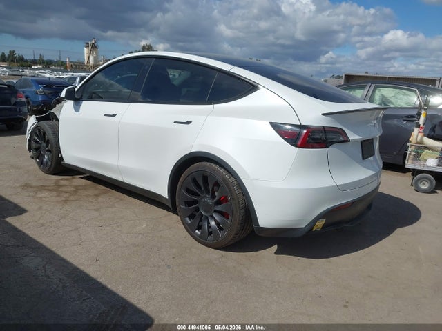 2022 Tesla Model Y Performance Dual Motor All-wheel Drive მანქანა იყიდება აუქციონზე, vin: 7SAYGDEF4NF523875, აუქციონის ნომერი: 44941005