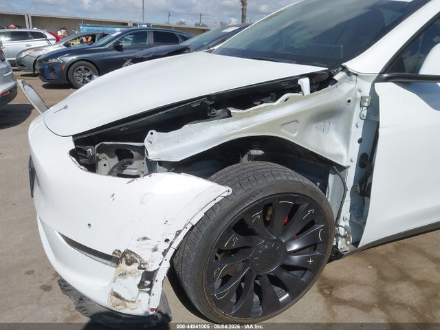 2022 Tesla Model Y Performance Dual Motor All-wheel Drive მანქანა იყიდება აუქციონზე, vin: 7SAYGDEF4NF523875, აუქციონის ნომერი: 44941005