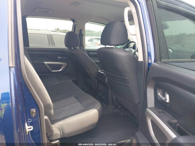 1N6AA1E67HN564745 Nissan TITAN SV