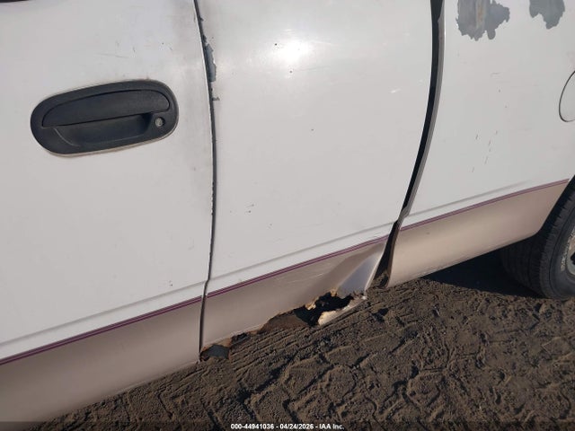 44941036 :رقم المزاد ، 1FTZX172XWKB66331 vin ، 1998 Ford F-150 Standard/xl/xlt مزاد بيع