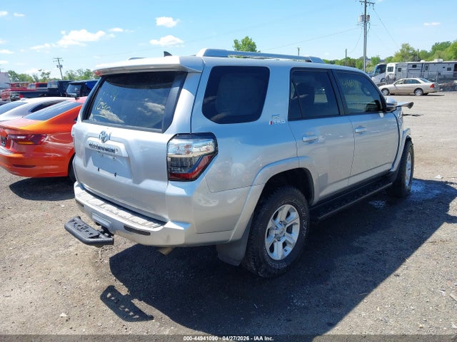44941090 :رقم المزاد ، JTEBU5JR2F5221744 vin ، 2015 Toyota 4runner Sr5 Premium مزاد بيع