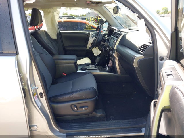 44941090 :رقم المزاد ، JTEBU5JR2F5221744 vin ، 2015 Toyota 4runner Sr5 Premium مزاد بيع