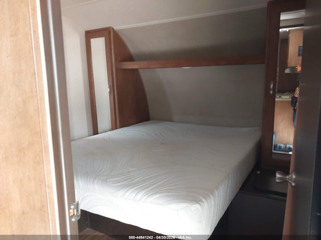 Продаж на аукціоні авто 2017 Forest River 32 Bhds, vin: 4X4TSMH24H8061850, номер лоту: 44941242