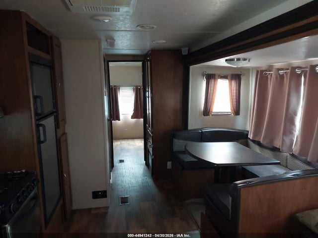 Продаж на аукціоні авто 2017 Forest River 32 Bhds, vin: 4X4TSMH24H8061850, номер лоту: 44941242