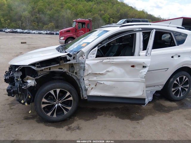 2015 Toyota Rav4 Limited მანქანა იყიდება აუქციონზე, vin: 2T3DFREV2FW385638, აუქციონის ნომერი: 44941279