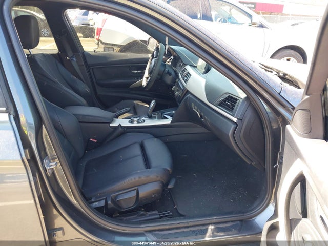 44941449 :رقم المزاد ، WBA3C3C51EPV90637 vin ، 2014 Bmw 320i Xdrive مزاد بيع