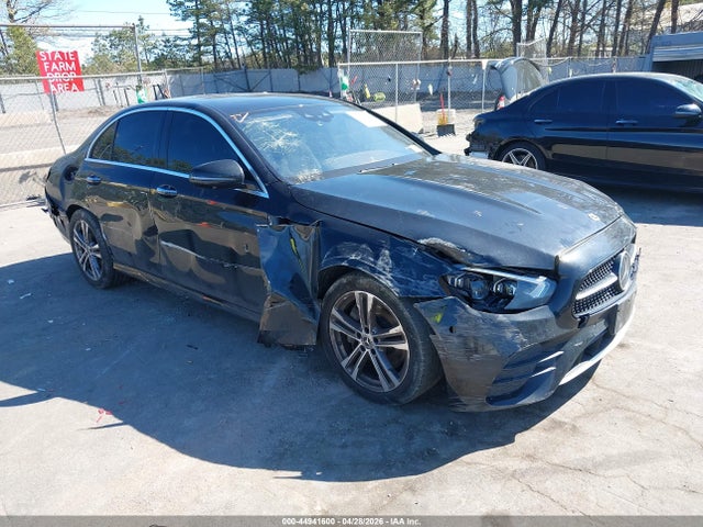 44941600 :رقم المزاد ، W1KZF8EB9NB059838 vin ، 2022 Mercedes-benz E 350 4matic مزاد بيع