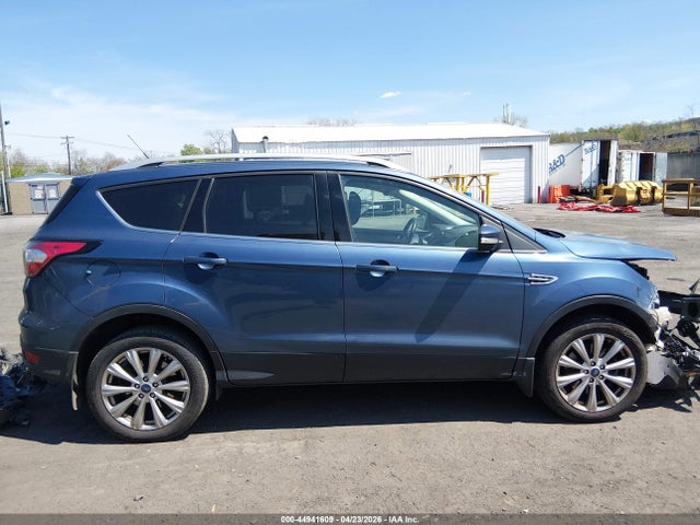 44941609 :رقم المزاد ، 1FMCU9J99JUC54329 vin ، 2018 Ford Escape Titanium مزاد بيع