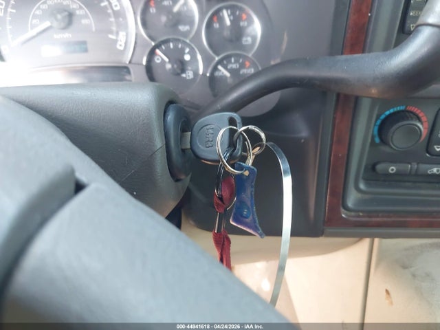 44941618 :رقم المزاد ، 1GYEC63NX5R225885 vin ، 2005 Cadillac Escalade Standard مزاد بيع