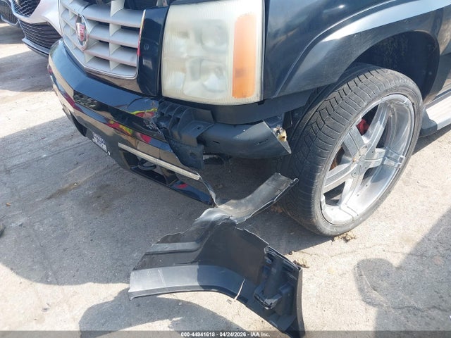 44941618 :رقم المزاد ، 1GYEC63NX5R225885 vin ، 2005 Cadillac Escalade Standard مزاد بيع