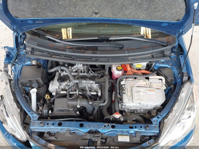 Toyota Prius C Four 2016 JTDKDTB33G1124273 Image 10