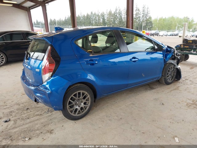 Toyota Prius C Four 2016 JTDKDTB33G1124273 Image 4