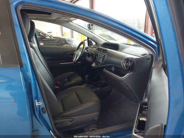 Toyota Prius C Four 2016 JTDKDTB33G1124273 Image 5