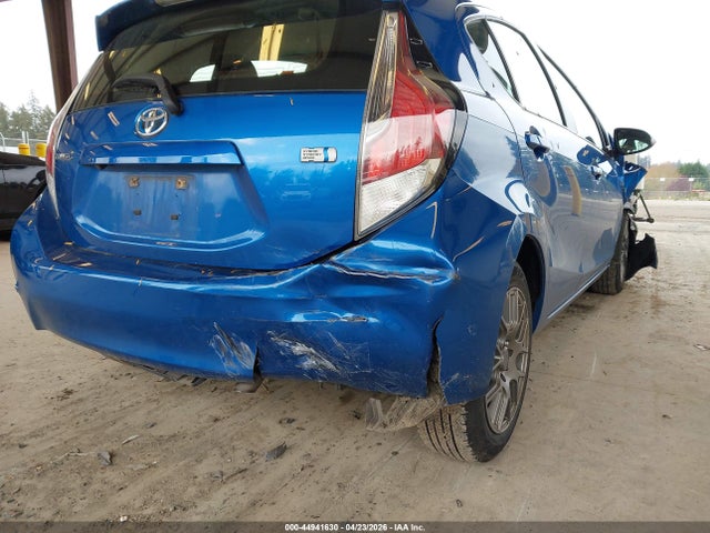 Toyota Prius C Four 2016 JTDKDTB33G1124273 Image 6