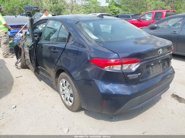 44941774 :رقم المزاد ، 5YFEPMAE6NP323534 vin ، 2022 Toyota Corolla Le مزاد بيع