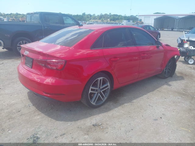 44942080 :رقم المزاد ، WAUAUGFF8KA097097 vin ، 2019 Audi A3 40 Titanium Premium مزاد بيع