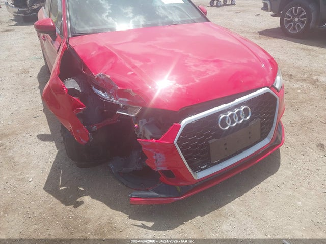 44942080 :رقم المزاد ، WAUAUGFF8KA097097 vin ، 2019 Audi A3 40 Titanium Premium مزاد بيع