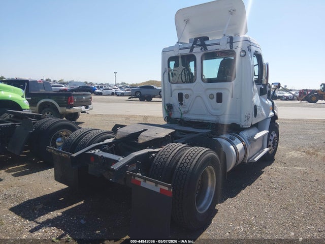 Freightliner Cascadia 113 2014 3AKBGADV8ESFZ4553 Image 4