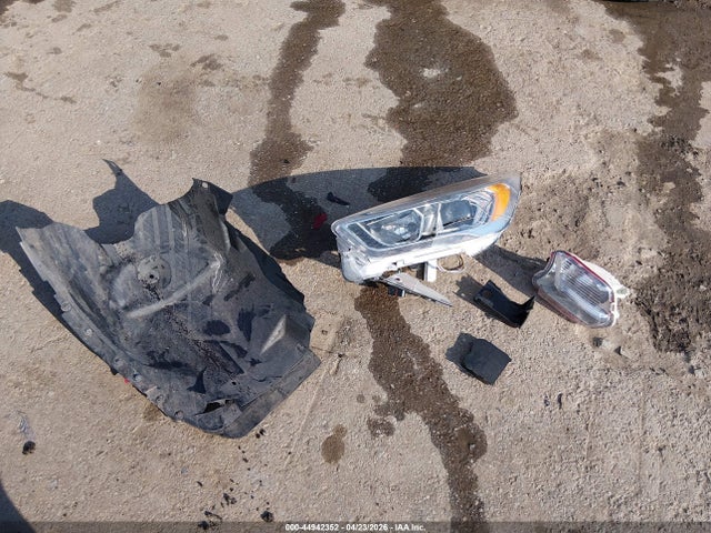 44942352 :رقم المزاد ، 1FMCU9HD7JUB38329 vin ، 2018 Ford Escape Sel مزاد بيع