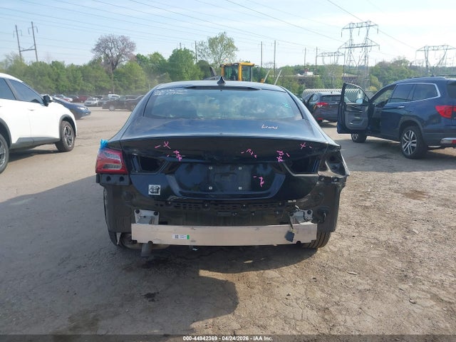 1G1ZD5STXMF017741 Chevrolet Malibu Fwd Lt