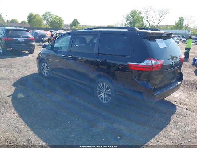 5TDYZ3DC6JS902990 Toyota Sienna Xle Premium 8 Passenger