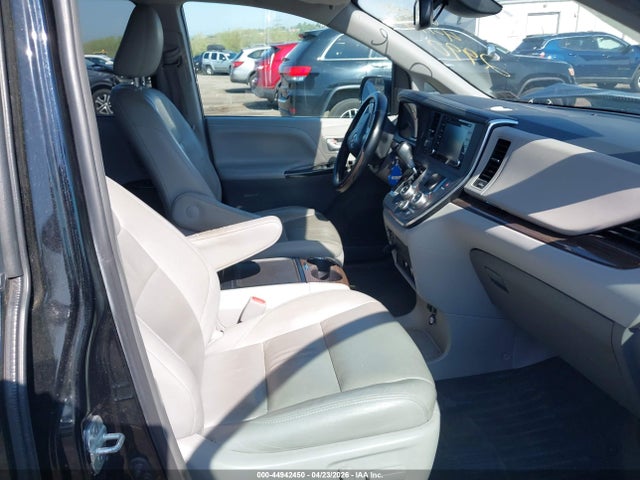 5TDYZ3DC6JS902990 Toyota Sienna Xle Premium 8 Passenger