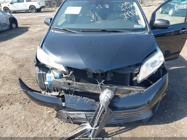 5TDYZ3DC6JS902990 Toyota Sienna Xle Premium 8 Passenger