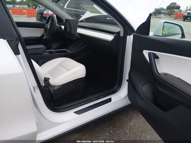 Продажа на аукционе авто 2021 Tesla Model Y Long Range Dual Motor All-wheel Drive, vin: 5YJYGDEE1MF152029, номер лота: 44942464