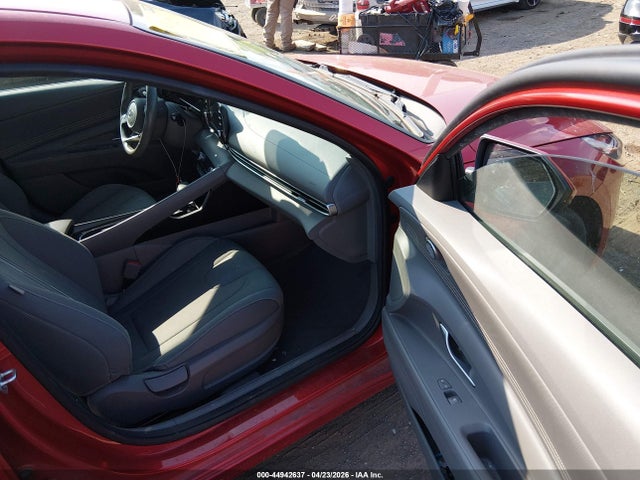 Продажа на аукционе авто 2022 Hyundai Elantra Sel, vin: 5NPLS4AG0NH068562, номер лота: 44942637