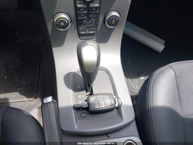 44942733 :رقم المزاد ، YV1672MK7A2174872 vin ، 2010 Volvo C30 T5/t5 R-design مزاد بيع
