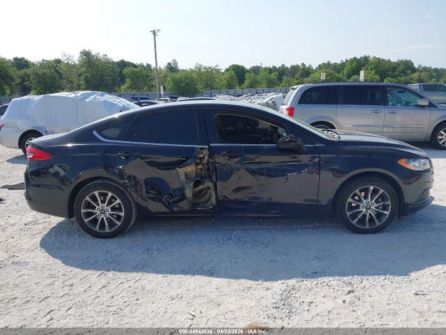 44942836 :رقم المزاد ، 3FA6P0H77HR193207 vin ، 2017 Ford Fusion Se مزاد بيع