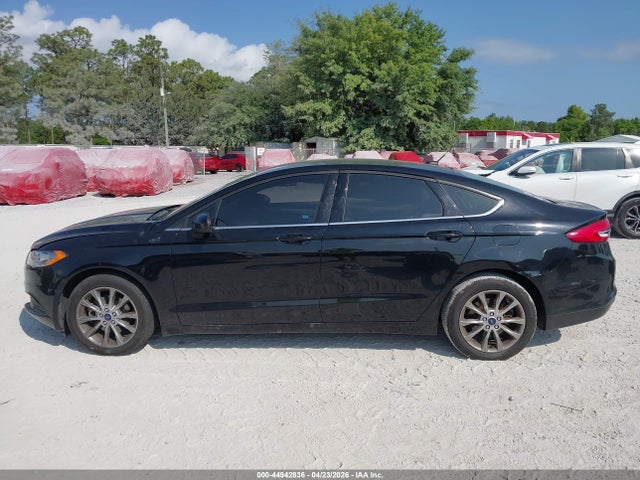 44942836 :رقم المزاد ، 3FA6P0H77HR193207 vin ، 2017 Ford Fusion Se مزاد بيع