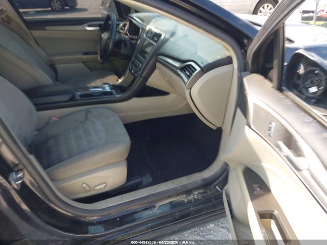 44942836 :رقم المزاد ، 3FA6P0H77HR193207 vin ، 2017 Ford Fusion Se مزاد بيع