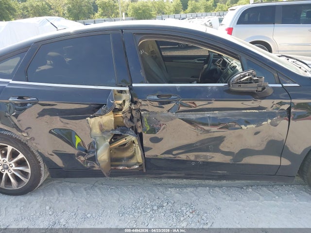 44942836 :رقم المزاد ، 3FA6P0H77HR193207 vin ، 2017 Ford Fusion Se مزاد بيع