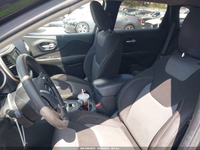 1C4PJLAB1GW207680 Jeep Cherokee Sport