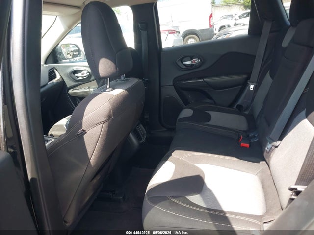 1C4PJLAB1GW207680 Jeep Cherokee Sport