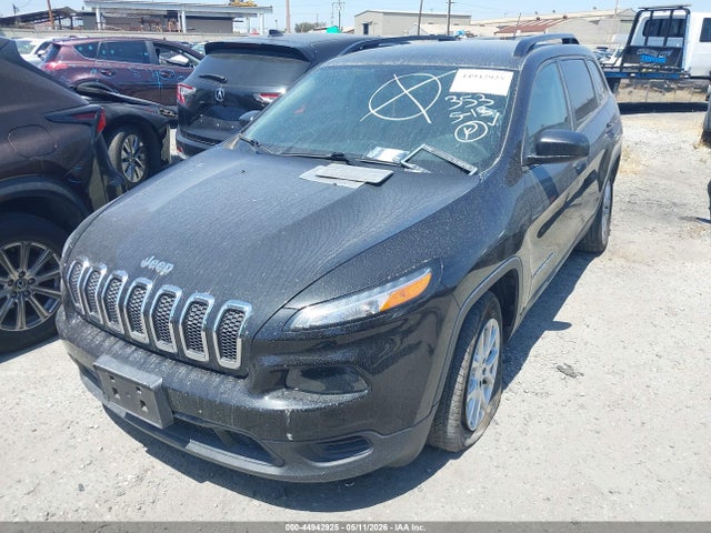 1C4PJLAB1GW207680 Jeep Cherokee Sport