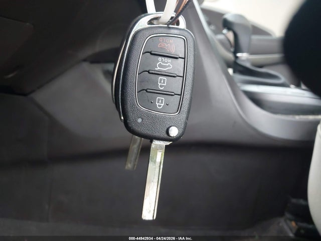 Продаж на аукціоні авто 2017 Hyundai Santa Fe Sport 2.4l, vin: 5XYZTDLB0HG459523, номер лоту: 44942934