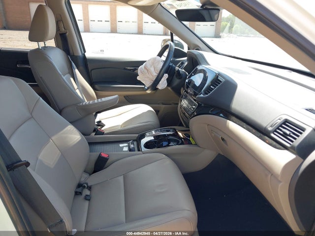Продаж на аукціоні авто 2021 Honda Pilot 2wd Touring 8 Passenger, vin: 5FNYF5H99MB037802, номер лоту: 44942945