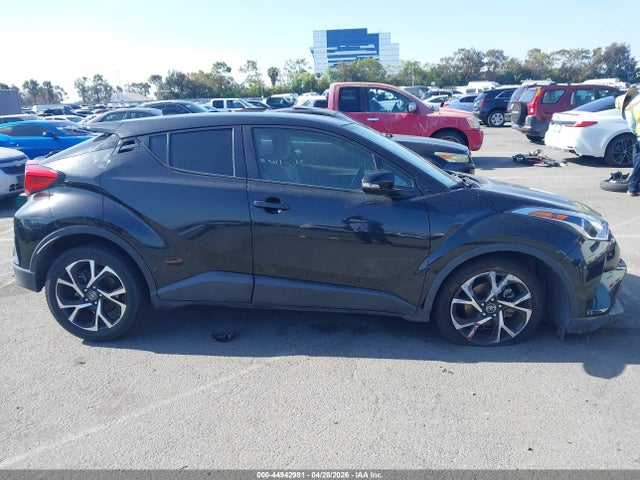 JTNKHMBXXK1038461 Toyota C-HR XLE